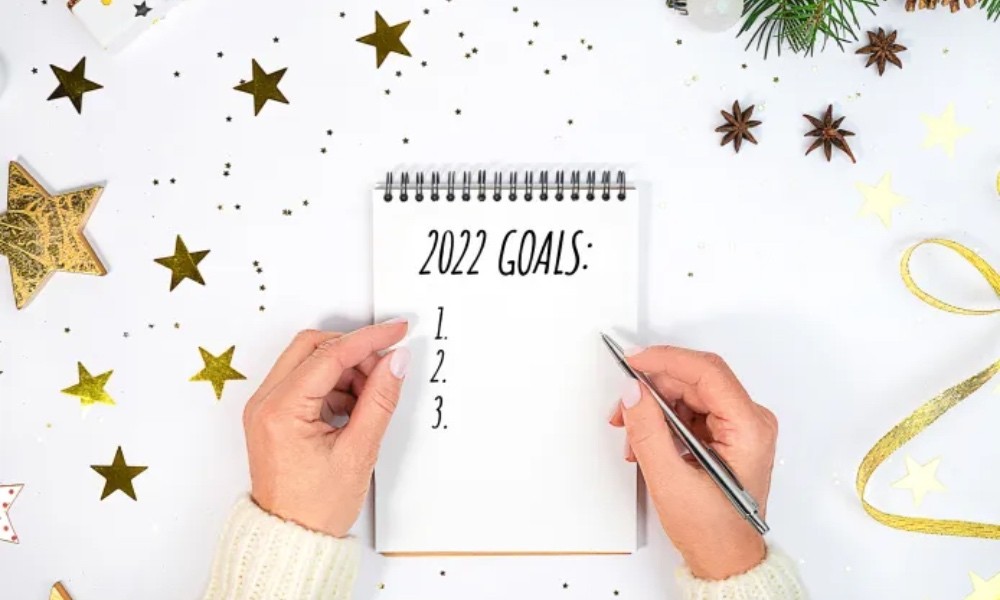 Notepad with title "2022 Goals"